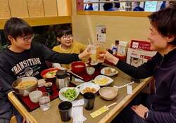 山田花子、家族みんなで夫の誕生日を祝福「倹約家の母の作戦勝ち」