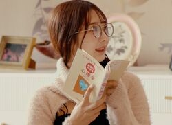 わがままボディの26歳美女、メガネ清楚な家スタイルにせいやがイチコロ「この感じかわいい」「心理学の本読んでる」