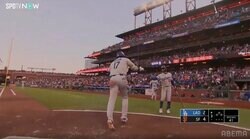 大谷翔平、衝撃49号でMVPトリオ“揃い踏み” ベッツとハイタッチ、フリーマンがお辞儀…共演する3人に「圧巻」「最強トリオだな」