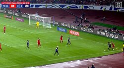 遠藤航、インドネシア代表に完全デュエル勝利！「あんなに寄せられたら辛いよな」ライン際まで追いつめて容赦なくボールを強奪した瞬間