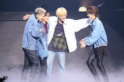 「僕にとっては青春そのもの」中本悠太（YUTA）がサプライズ登場！川村壱馬・吉野北人・三山凌輝（RYOKI）と笑顔＆涙目で『Wings』熱唱【『HiGH＆LOW THE WORST X』PREMIUM LIVE SHOWレポート】