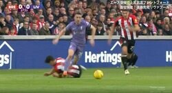 三笘薫ばりのドリブル突破！「人が飛んだ」「エグすぎる」 爆速スピードのパワードリブルで相手を吹っ飛ばしまくる瞬間　リバプールFWがエグすぎる個人技でピッチを爆走