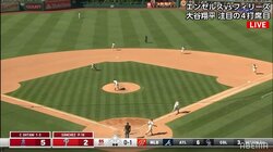 なぜそこにいる！？実況も混乱する極端な「大谷翔平シフト」 投手がはじいた打球を真後ろで待ち構えていた野手がキャッチ