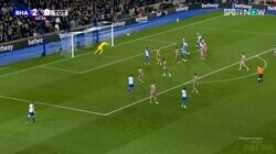 「永久保存版だ」ブライトンDFの弾丸無回転シュート、遠藤航ゴラッソと並んでプレミアリーグ月間最優秀ゴールにノミネート！揺れて落ちた驚愕の一撃に「まじで叫んだ」「最高かよ」