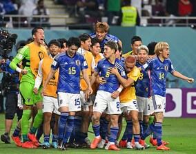 歴史的なドイツ撃破の原動力に！長友佑都が波及させた日本代表の「スローガン」とは？【Ｗ杯】