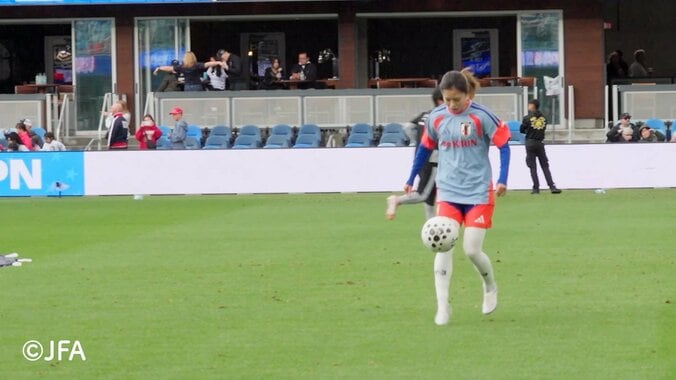 「AIじゃないの？」長谷川唯、“魔法のリフティング”を米遠征でも披露！「お金が取れる」「まるでダンス」など話題の超絶技巧 3枚目