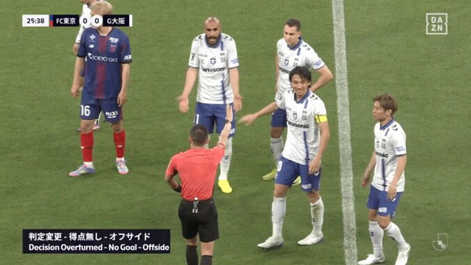 Ｊリーグの“デリケートなジャッジ”で大論争！「瞬間的に消えろと？」「誤審ではない」「白黒はっきりしない」「この判定はムズい…」オフサイド判定で物議 4枚目