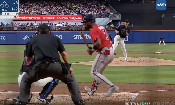 【写真・画像】何が起きた…？ 菅野智之、鬼制球で“異変”「これは打てない」打者が動けなくなる→手が出ない“見逃し三振”「さすがベテラン」　1枚目