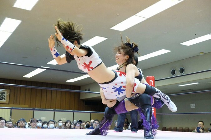 前哨戦は“大人系”グラビアトリオで快勝　“可能姉妹”、東京女子タッグ王座奪取なるか？ 3枚目