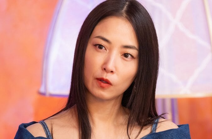 【写真・画像】“夫は21歳年下”53歳女性の美貌にMEGUMIら驚き「お若くなりましたね」　1枚目