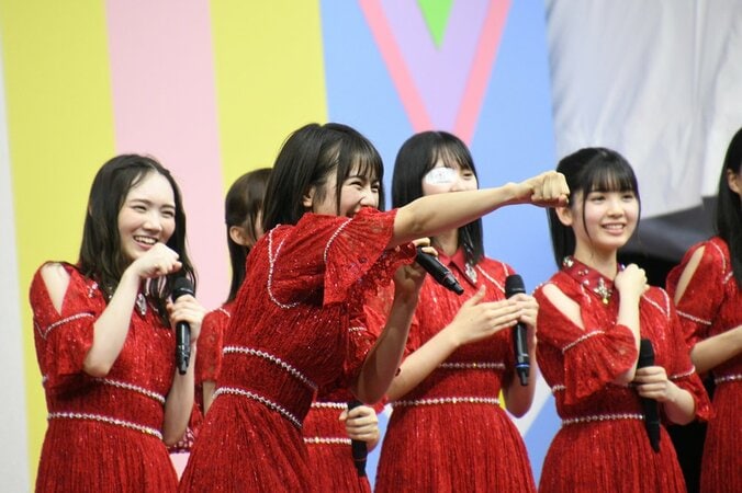 乃木坂46・4期生が初の『TIF』出演でフレッシュなパフォーマンス、清宮レイの”必殺技レイパンチ”に会場沸く 1枚目