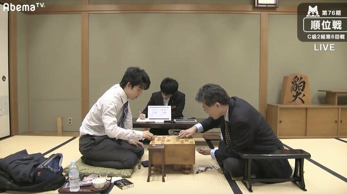 将棋・藤井聡太四段、2度目の2ケタ連勝・C級2組6連勝！　脇謙二八段に勝利 1枚目