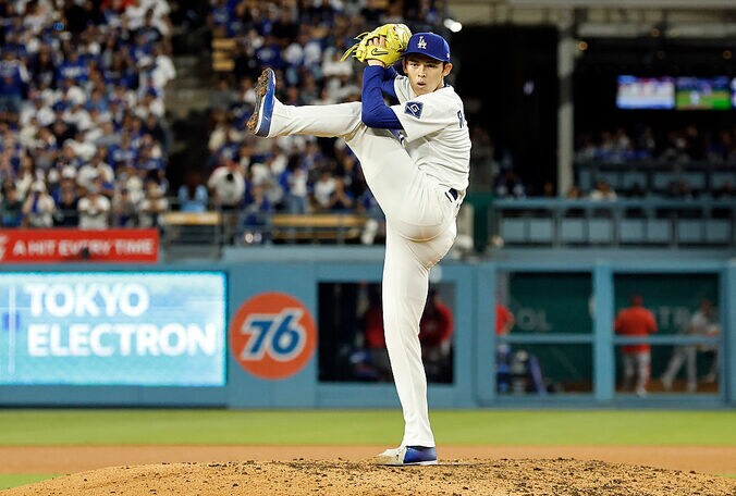 【写真・画像】佐々木朗希、山本由伸にバッターとして“対戦” 優勝報告会でまさかの光景　1枚目