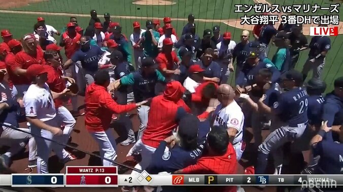 MLB識者も「手足が出るのは久しぶり」大谷翔平も巻き込まれた8人退場、ド迫力の乱闘劇はなぜ起きた 1枚目