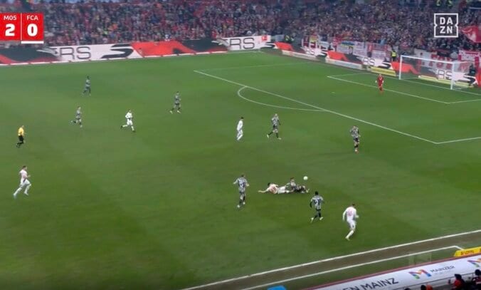 【写真・画像】「ドン引きやん」佐野海舟、目を疑う“まさかの展開”「すげえw」「速すぎじゃね？」驚異の“爆速プレスバック”にスタジアムから拍手　1枚目