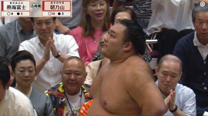 「ワイの年収くらいありそう」朝乃山、熱海富士を撃破で懸賞の“塊”をゲット「デカすぎるだろ」 5枚目