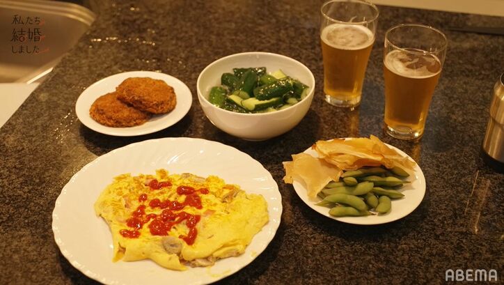 キッチンでハグも！野村周平＆さとうほなみ、“夫婦”でおつまみ作り、距離が縮まり…『私たち結婚しました』第3話