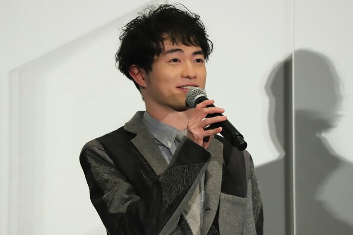 三浦翔平、三浦春馬さんとの最後の共演作『天外者』舞台挨拶で目を潤ませ「彼の熱量をしっかり目に焼きつけて」