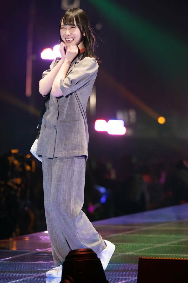 日向坂46が平成最後の『TGC』で3曲ミニライブ、濱岸ひよりが初ランウェイで笑顔を見せる