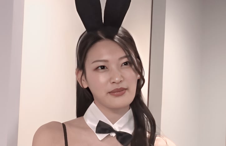 【写真・画像】大人気グラドル、お見送り芸人しんいちの自宅で美ボディあらわなコスプレ披露「え！やっばぁ！」しんいち大歓喜　1枚目