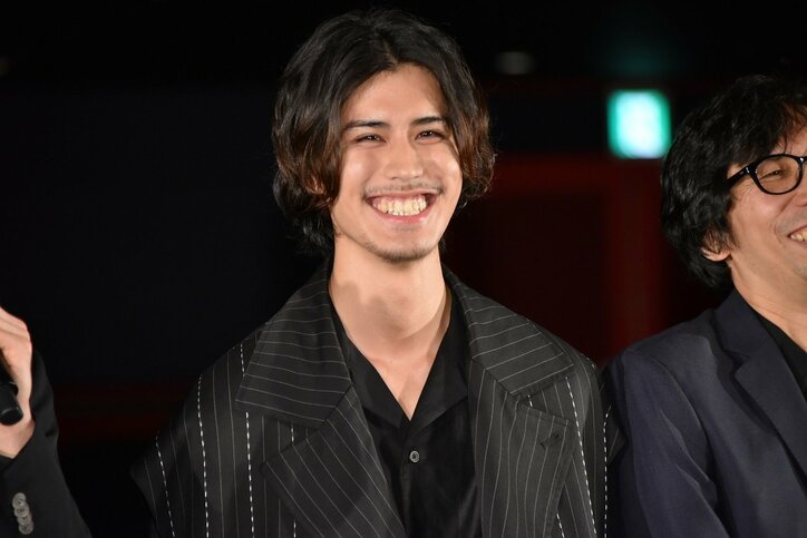 山崎賢人、主演映画の無観客舞台挨拶に「寂しい」とポツリ 寛一郎は必死に盛り上げる