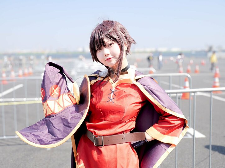[Photos/Images] "Taking Photos Without the Hat Was Unexpected (LOL)" - Turning a Mishap into Charm with Megumin Cosplay from 'KonoSuba' 15th