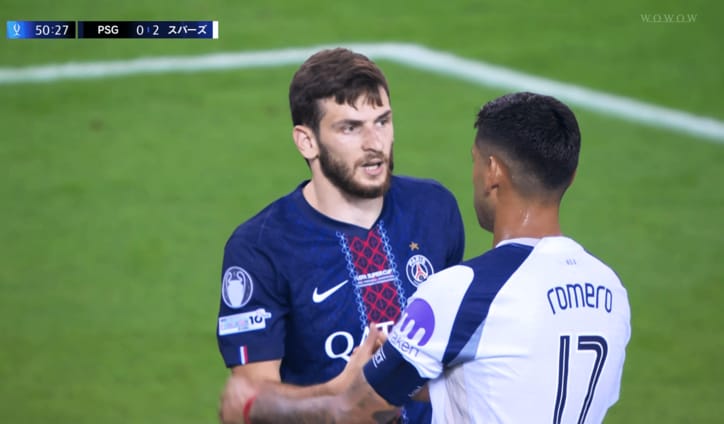 クヴァラツヘリアと握手をかわすロメロ