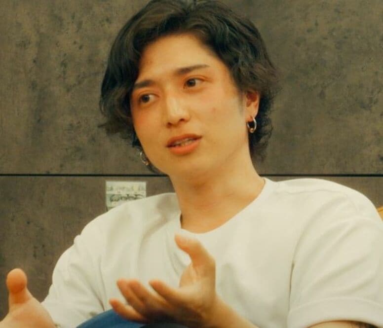 藤井風似イケメンエステティシャン、34歳美人彼女との結婚を先延ばしにする理由「年も年だし…」