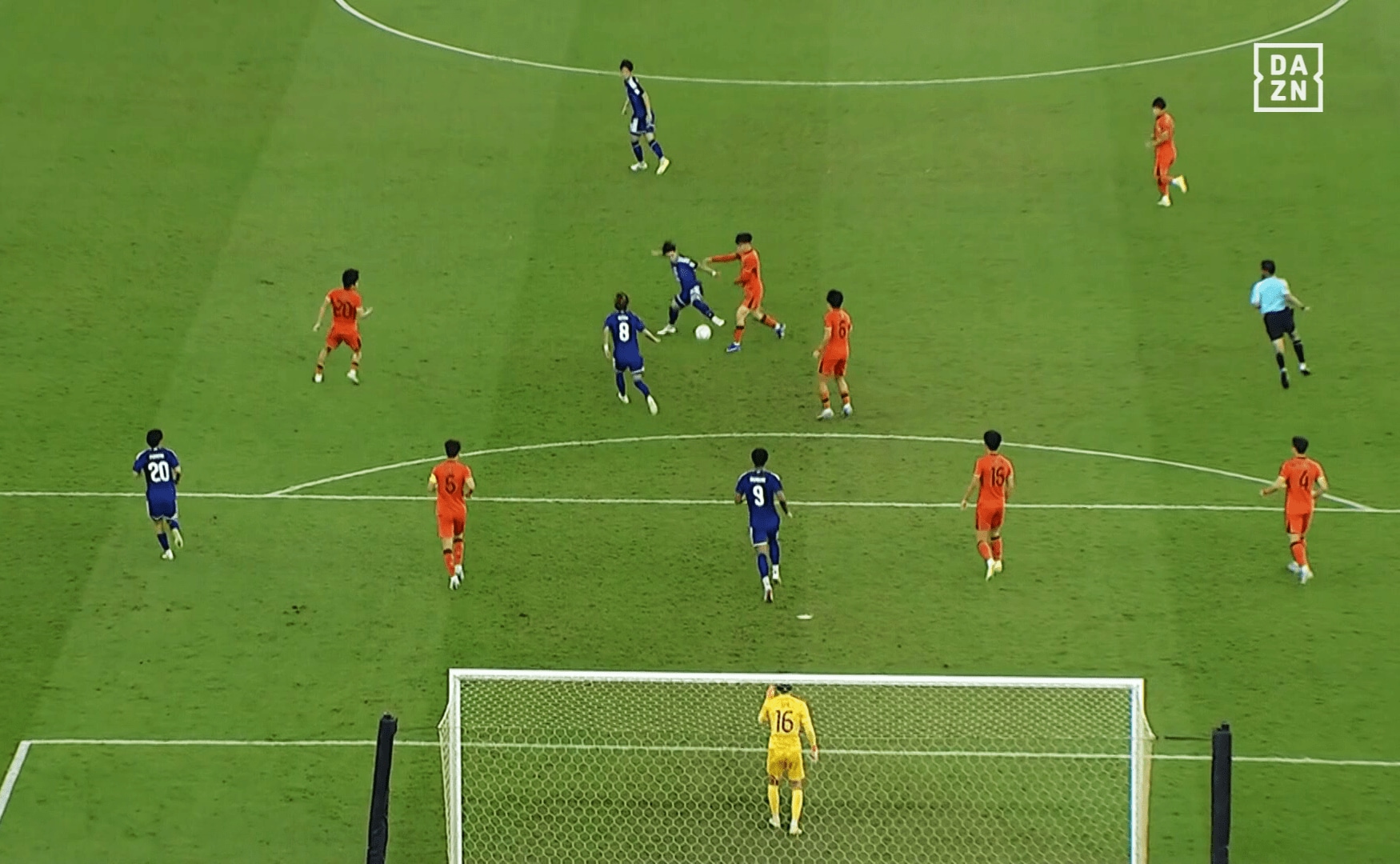 小倉幸成が中国FWからボールを奪った瞬間