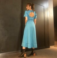 新山千春『背中だしてみました。』