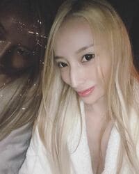 「激カワですね」「その美しさは罪です…」加藤紗里の“すっぴんバスローブ姿”に絶賛の声