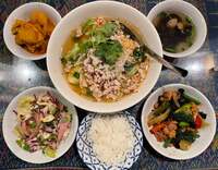 假屋崎省吾『久しぶりにガッツリタイ料理のビュッフェ‼️』