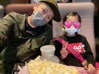 金子貴俊『娘とデート』