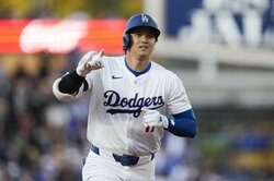 大谷翔平、5試合ぶり16号で“1イニング4本塁打”の先陣切る　今季15個目の盗塁、味方のヒットで進塁できない珍場面など“打って走って走れない”大暴れの活躍
