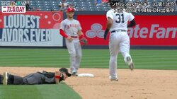 強烈な打球直撃で塁審ノックアウト!?　サムズアップで無事アピールも併殺阻まれたエンゼルスファン複雑「なにわろてんねん」