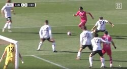 「今しか見れない！」「海外行ってしまう」C大阪・毎熊晟矢が爆速スピードでドリブル突破→高速クロスを炸裂した瞬間　ゴールを生んだ日本代表DFの圧巻チャンスメイク