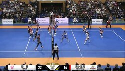 女子バレーで“あわや”顔面直撃の強烈スパイク 反射神経“えぐっ”驚きの超絶レシーブにアリーナどよめき