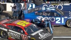 ピットクルー、窓を叩いて大激怒も「置いとく方が悪い！」 タイヤを吹っ飛ばしてピットアウト、目を疑う光景に「ちょっと危なすぎる」