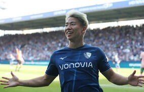 浅野拓磨がカタールW杯で履くアディダスの新スパイクを披露！「このスパイクとともに頑張ります」