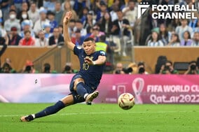 まさに怪物！ エムバペのスーパーゴールがヤバすぎる！ 体勢を崩しながら突き刺した強烈ボレー