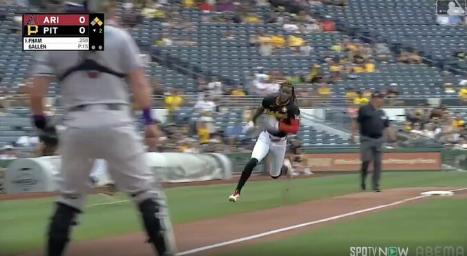 【写真・画像】どうやって打った？ 大谷翔平、ゴルフ打ちで“まさかの光景”「ピッチャー可哀想」「上手すぎる」難しい変化球→軽く打ち返してしまう　1枚目