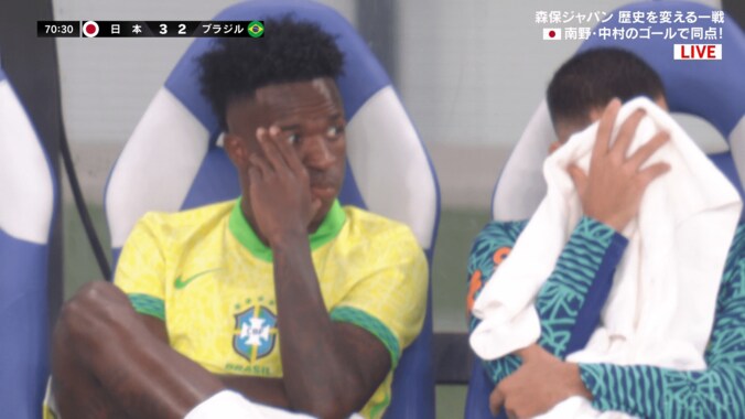 「ヴィニが絶望してる…」日本の決勝点→ブラジル代表エースが“泣き顔”でネット騒然！「キレてるな」レアルファンは心中複雑「悲しい」「辛い」 3枚目