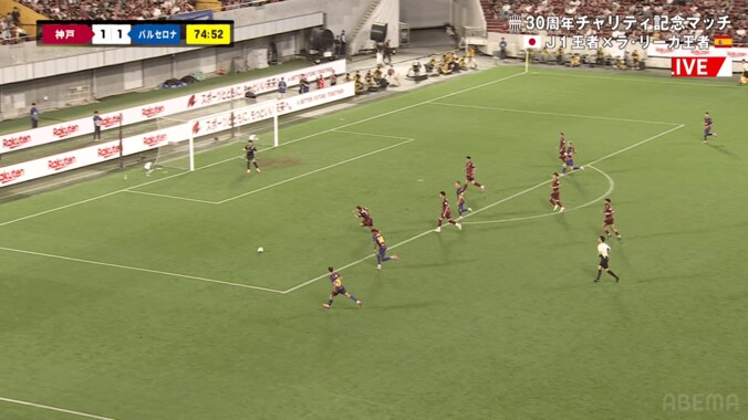 「速すぎん！？」バルサ新加入ラッシュフォードが“異次元の急加速スプリント”「伸びるなー」「すごっ」神戸DFに後方から追いついた瞬間に驚愕の声 5枚目