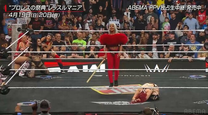 「やリ過ぎだろ」日本人女子レスラー、米マットで“ボコボコ” 「割れてます、割れてます」実況も悲痛 2枚目