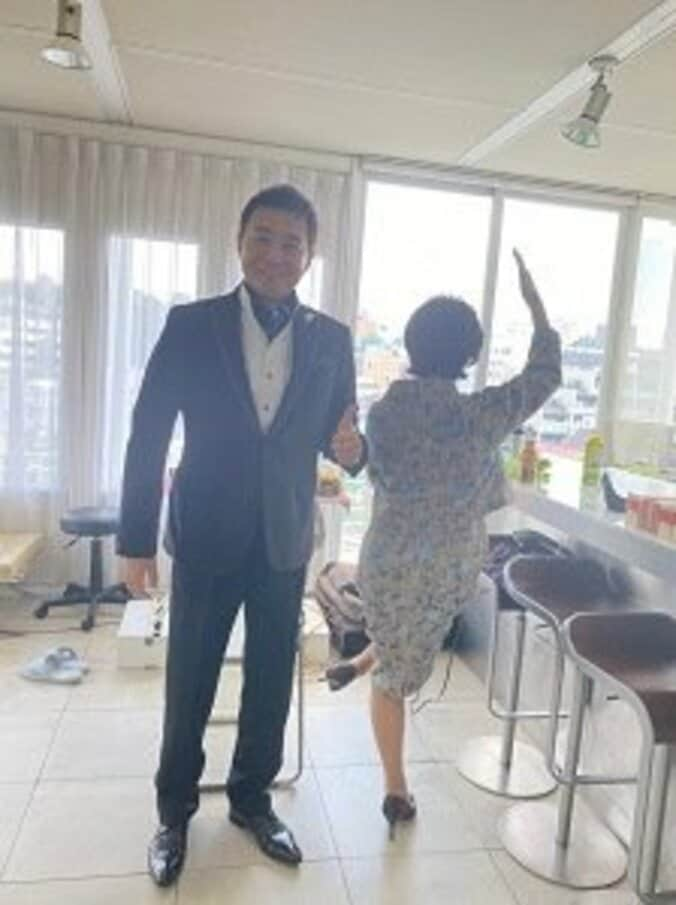 渡辺徹、妻・榊原郁恵と控え室で撮った写真「微笑ましい」「仲が良い」の声 1枚目