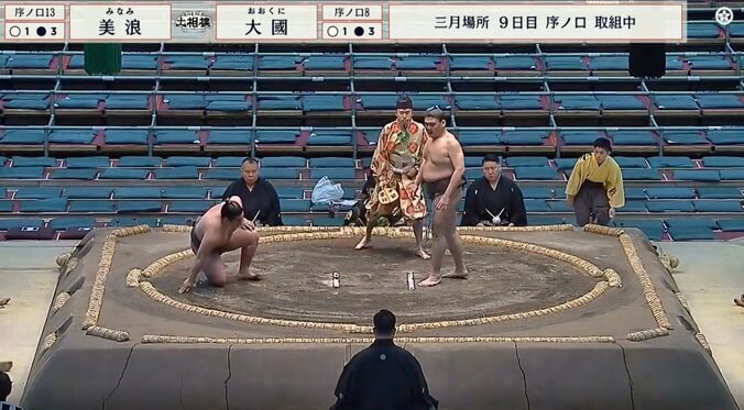 取組前に「倒しちゃった」　行司「待て待て待て！」制止も…立ち合いのハプニングにファン驚き「これはケンカの予感」 4枚目