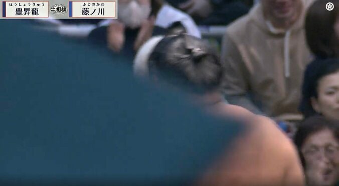横綱・豊昇龍に土…金星の熱戦に水を差す”残念な行為”が物議「なんで投げるの？」求められる最低限のマナー 3枚目