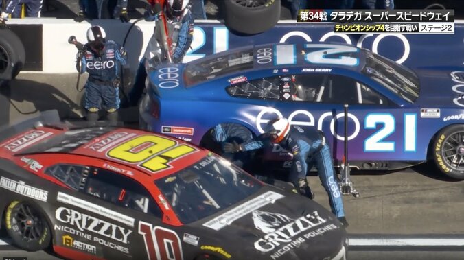 【写真・画像】ピットクルー、窓を叩いて大激怒も「置いとく方が悪い！」 タイヤを吹っ飛ばしてピットアウト 目を疑う光景に「ちょっと危なすぎる」　1枚目