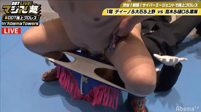 いきなりの“ケツ出し”…　カオスの中に好カードが続出！　DDT「路上プロレス」の“裏テーマ”とは？ 1枚目