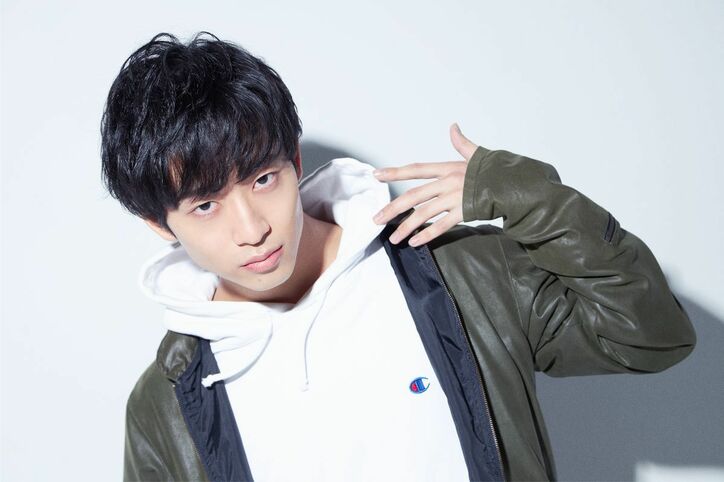 主役決定編に向けて視聴者投票開始『主役の椅子はオレの椅子~主役決定編~』開幕!尾上松也が俳優たちを撮影